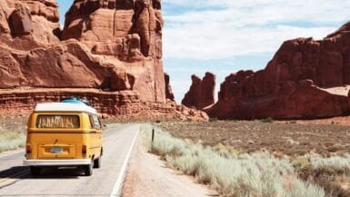 usa-road-trips-bus-desert